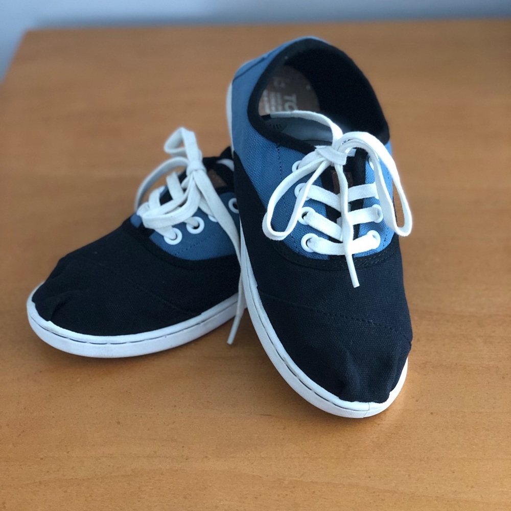 NWOT Toms, kid size 3